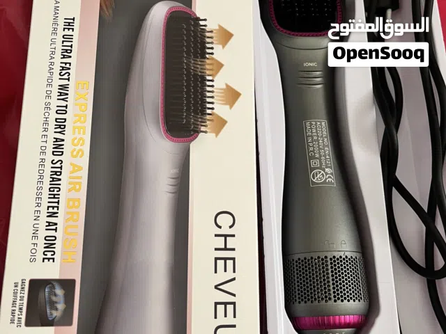للبيع فرشاية شعر Enzo 2000 واط جديدة استعمال مرتين فقط مع كفالة سنة