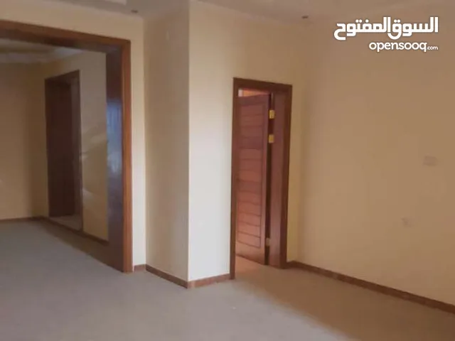 400 m2 More than 6 bedrooms Villa for Rent in Tripoli Al-Hashan