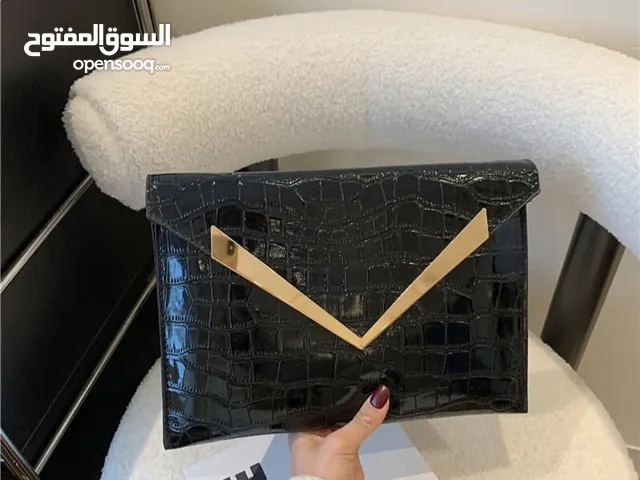 The highlight of what sets her apart: 4 Versatile design: modern and versatile for any look