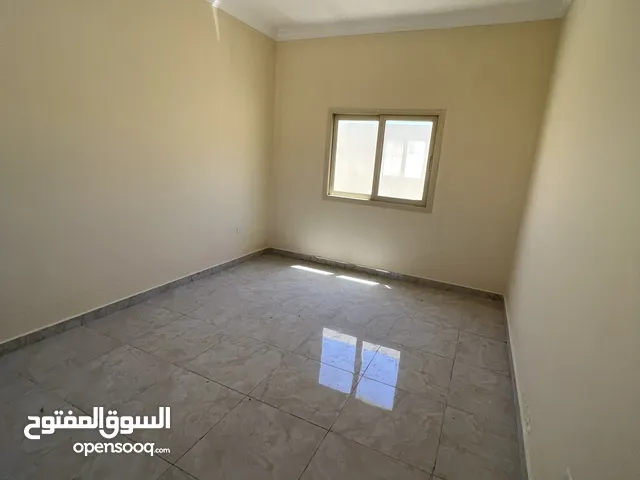 2000 ft 2 Bedrooms Townhouse for Rent in Sharjah Other