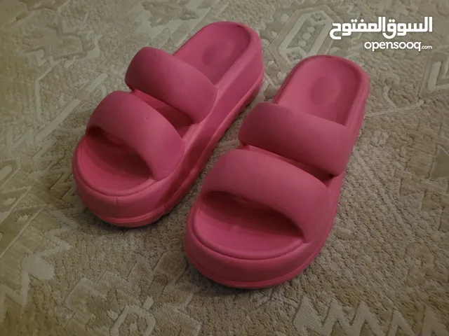 out home and in home slipper for women / حذاء لخارج المنزل او حذاء بيتي للنساء