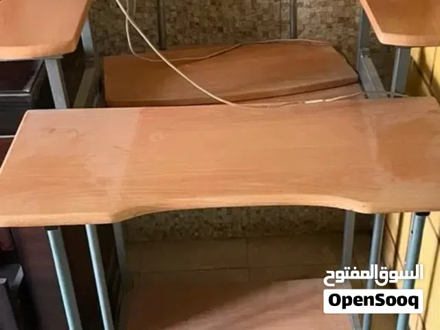 طاولة حاسوب شبه جديده فقط10ريال