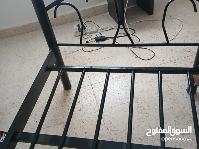 ثلاث تخوت للبيع