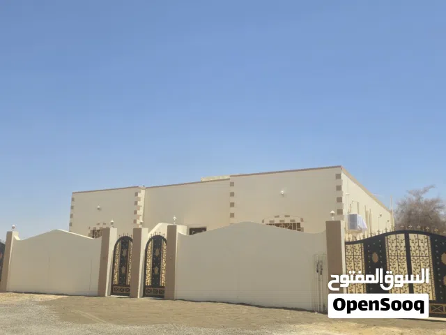 250 m2 More than 6 bedrooms Villa for Rent in Al Dhahirah Ibri