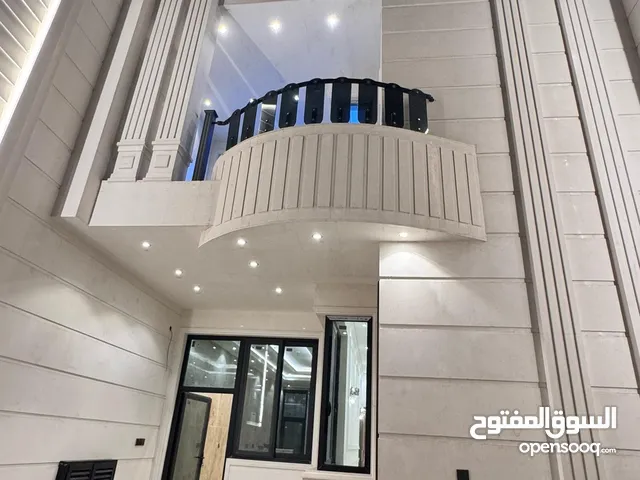 دار للبيع في زيونة مساحة 200 م2 بناء حديث