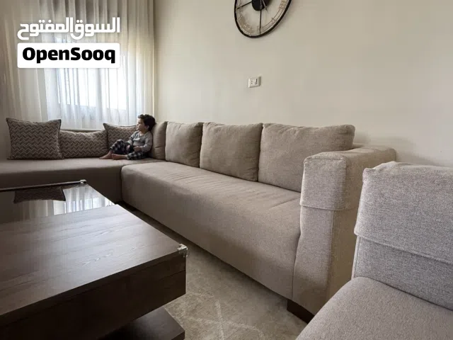 كورنر للبيع لون كابتشينو 7 مقاعد مع طاولةً