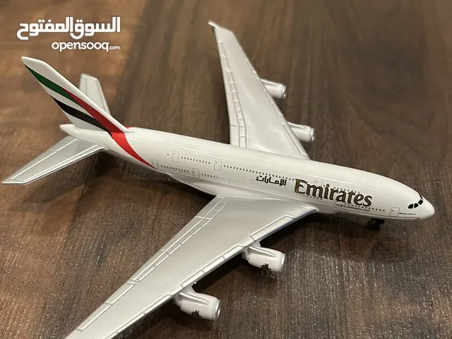 طائرة مجسمة Emirates A380 بتفاصيل دقيقة وجودة عالية - لهواة الطيران والديكور