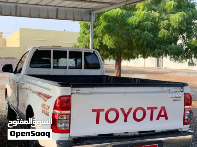 بيكب نقل عام شحن وتوصيل البضائع والأغراض  pickup truck for shipping and delivering goods and items