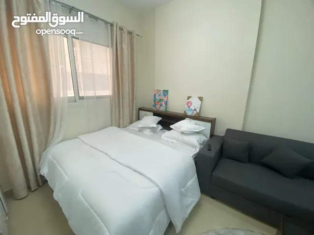 للإيجار الشهري 2900 شامل كل الفواتير استوديو مساحة واسعه مطبخ منفصل ابراج الياسمين مقابل سيتي سنتر