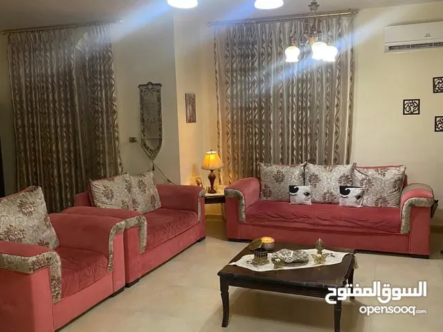 كنب مستعمل بحالة جيدة