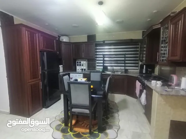 99 m2 4 Bedrooms Apartments for Sale in Zarqa Hay Al Jundi