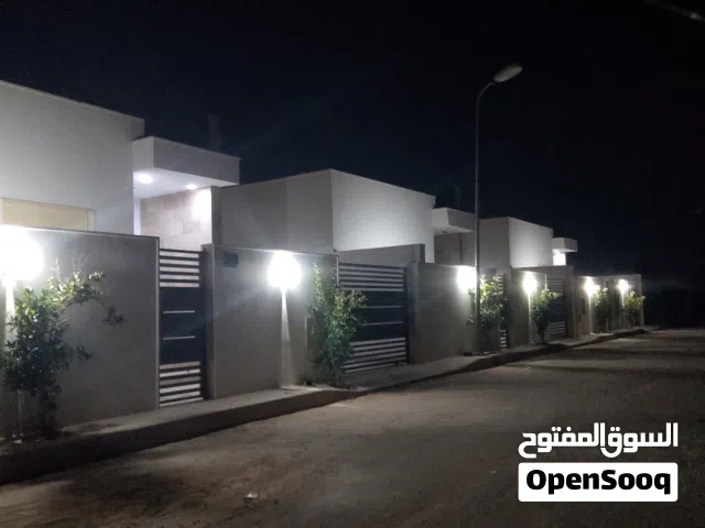165 m2 5 Bedrooms Townhouse for Sale in Tripoli Ain Zara