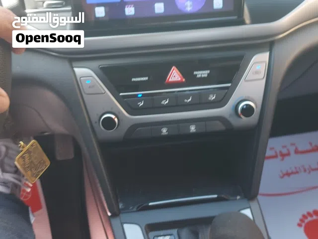 2017 هيونداي افانتي Standard