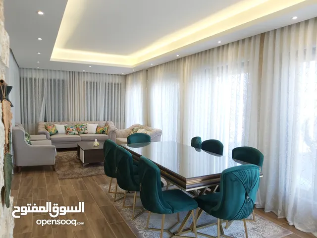 شقة ارضية مفروشة للايجار ثلاث غرف نوم في شارع المدينة المنورة قرب مطعم ورد