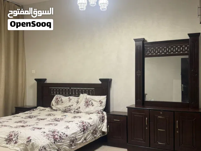 للبيع غرفه نوم كلاسيك خشب قوي تفصيل