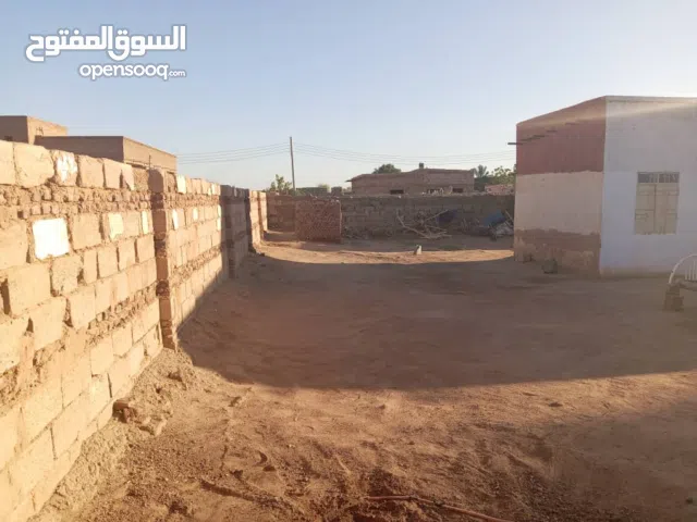 للبيييع   قطعه ارض 500 متر ناصيه  حيازه فيها بنيان بسيط غرفتين و مطبخ و مظله و حمام عادي طوب احمر عا