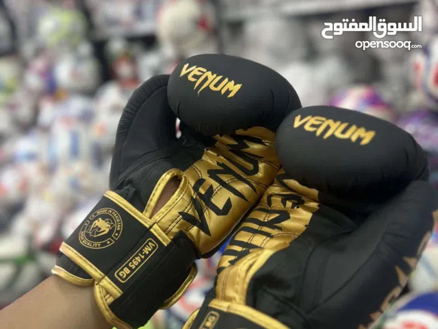 قفازات ملاكمة VENUM الاحترافية �