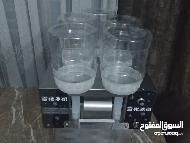 آلة صنع ايسكريم جديدة بالكارتونة مع كامل غراضها