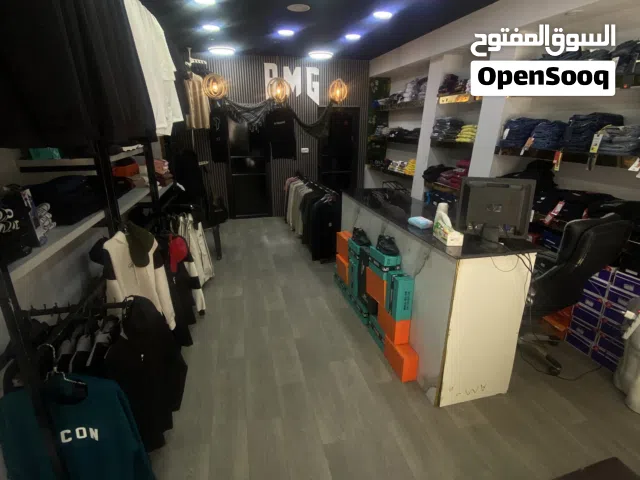 متوفر محل للبيع بسعر جيد وموقع جيد