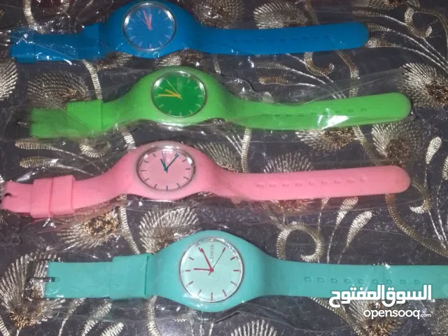 ساعات اطفال بلاستيك جديدة  متوفر جميع الالوان  اخضر ازرق  احمر زهري سعر القطعه دينارين