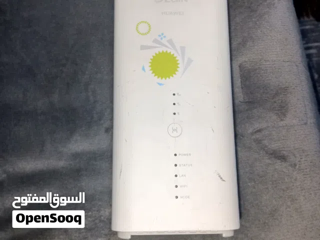 هذا راوتر Huawei B818 من نوع 4G، والمخصص لشركة زين.  يتميز الجهاز بسرعات عالية تصل إلى 1600 ميجابت ف