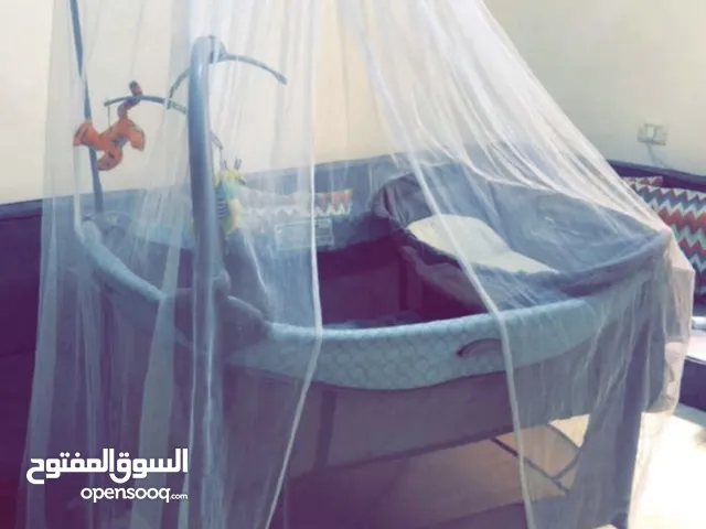 سرير اطفال مستعمل بحالة جيدة جداً
