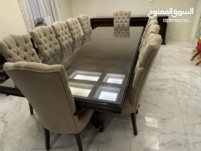 طاولة سفرة للبيع مع كراسي و طاولة بوفيه