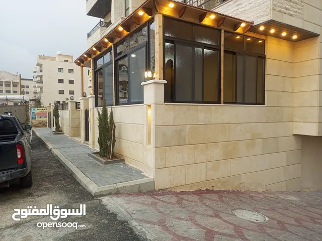 أعمال زجاج وسكوريت ومرايا وأثاث خارجي مميز