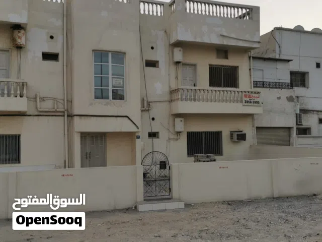 للإيجاربناية 4شقق كبيرة استراتيجي شارع الرفاع الرئيسي