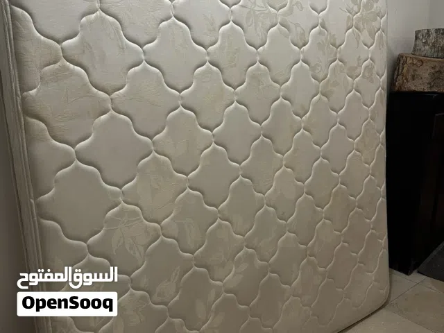 غرفة نوم مستعملة للبيع: خزانة + تخت + دروج + فرشات عدد 2