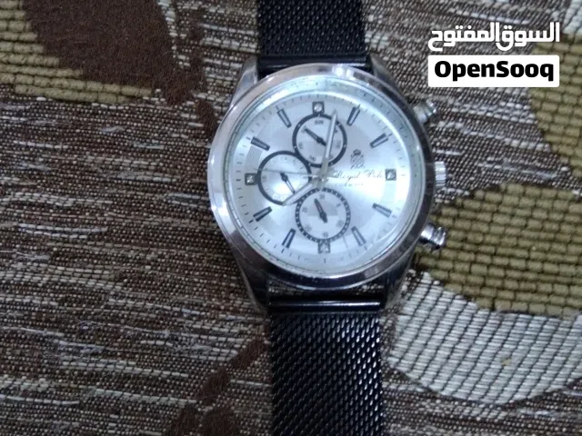 ساعه تتميز بتصميم جميل