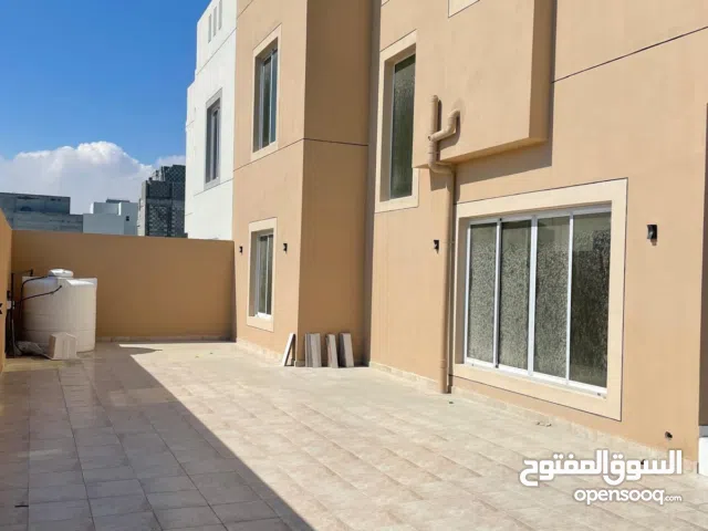 400 m2 5 Bedrooms Townhouse for Rent in Southern Governorate Jaww