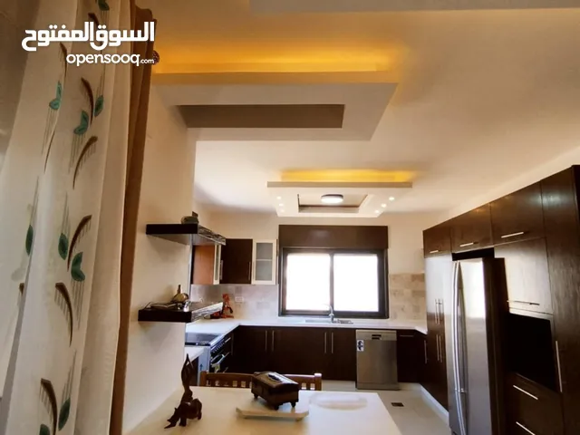 ثلاث غرف نوم مفروشة سردا