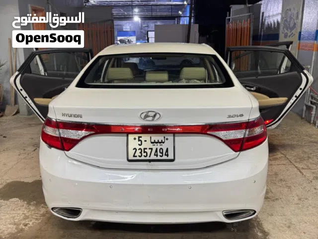 أزيرا 2014 محليه ماشيا في العداد 93الف نضيفه السياره ربي يبارك المكان شارع الكمليات