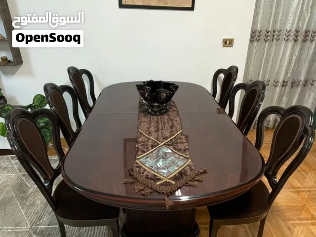 للبيع طاولة سفرة ثقيلة ونظيفة جداً   طاولة + 6 كراسي لون بني غامق فخم   بحالة ممتازة