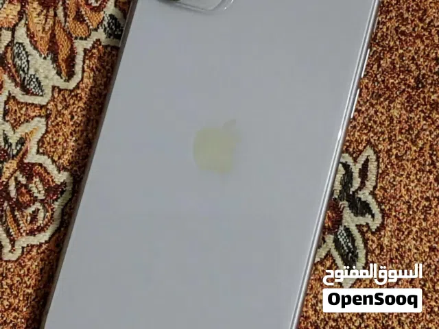 ايفون 11 64 جيبي نظيف بحالة الوكالة