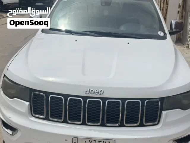 2017 جيب جراند شيروكى Laredo A