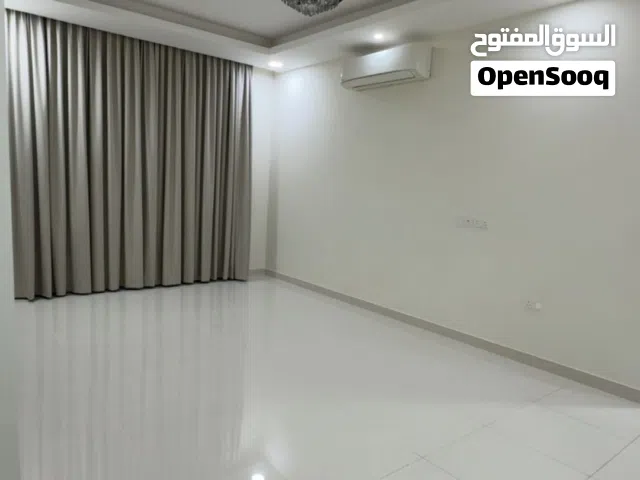 للبيع شقة سكنية جاهزة في بوشر شارع المها