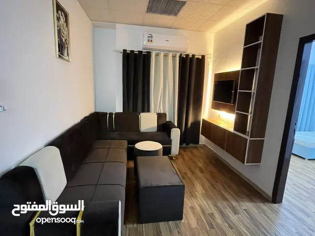 لدينا شقق مفروش غرفه وصاله 250 غرفتين وصاله 300 ولدينا غير مفروش غرفه وصاله 210و غرفتين 250