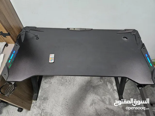 gaming table. ميز گيمنگ