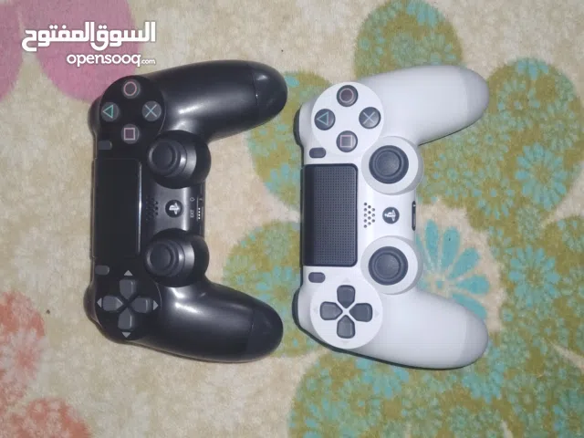 يد سوني 4 جديدة بقراطيسها لم يلعب بها خالية من الخدوش(أصلية)