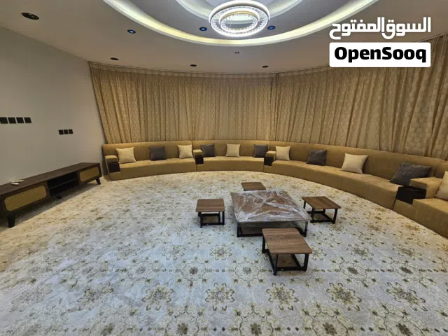 كنب و مساند و جلسة ارضيه و ستارة