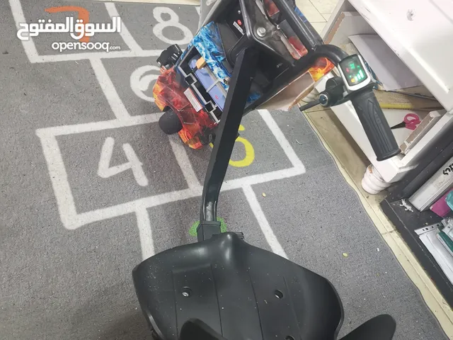 سكوتر كهربائي بحالة ممتازة scooter in excellent condition