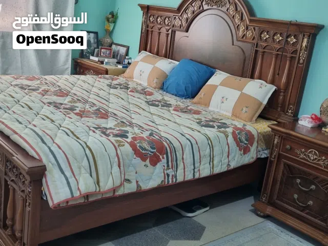 غرفة نوم كامله شبه جديده اللون حلو كتير