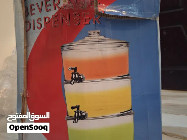 صحون ومعالق واطباق للتقديم زجاج واكريلك.