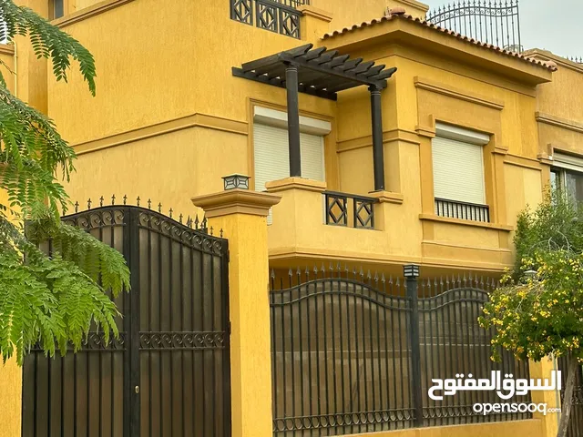 للايجار اليومى فيلا فندقية فاخرة بالتجمع الخامس - الجامعة الامريكية - قريبة لاشهر المولات التجارية
