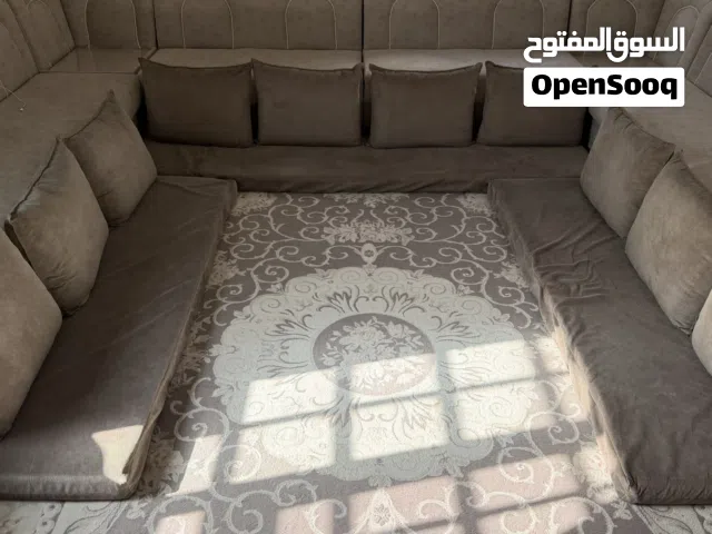 للبيع جلسه ارضيه نظيفه