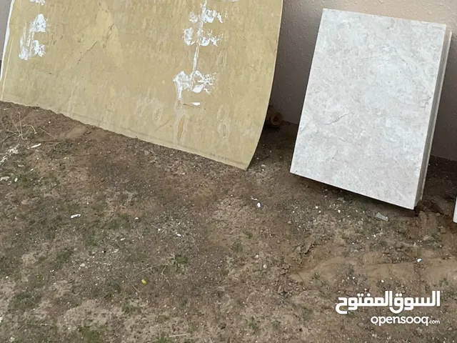طاوله رخام عماني مترين ونص في متر ونص