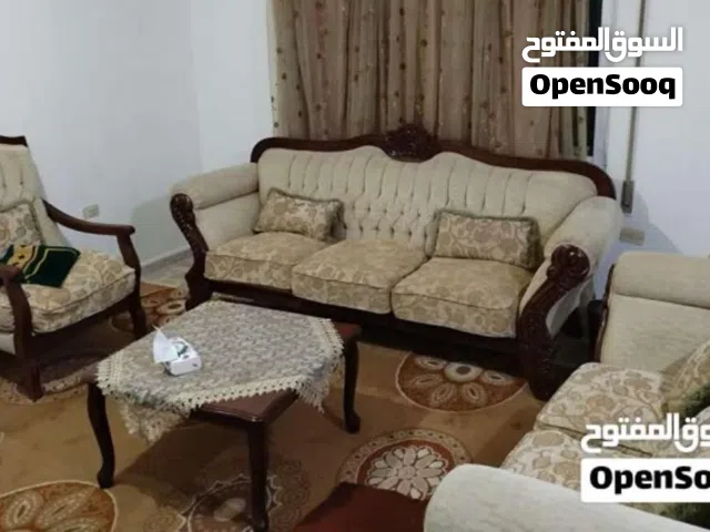 طقم كنب خشب ثقيل جدا 7 مقاعد ،، للبيع بداعي السفر ،، اضافة لاثاث بيت