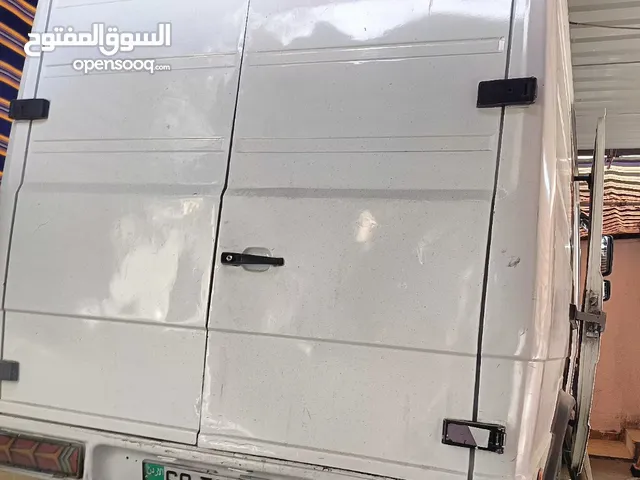 باص شصي طويل حمولتو 2ونص طن مناسب للنقل البضائع او الاثاث